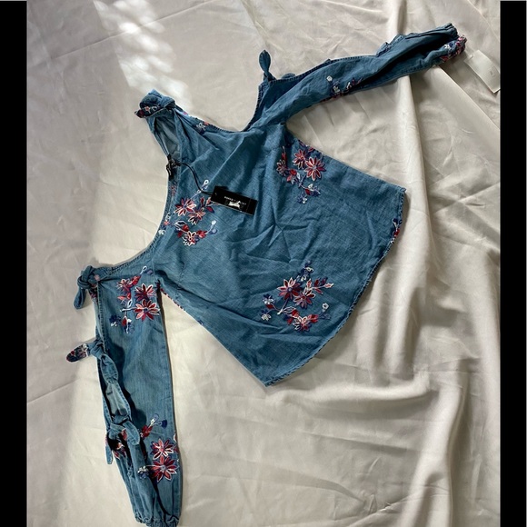 Romeo + Juliet | Chambray Embroidered Top With Shoulder Ties - Picture 3 of 12